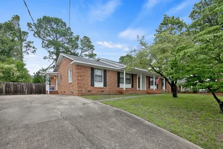 Home Base Fayetteville NC Отели в г. Камберленд