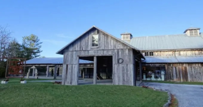 PERFECT LOCATION-True Walk To Town!