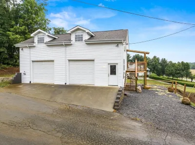 NEW! Cozy Loft w/ King Bed Near Gatlinburg/Pigeon Forge/Knoxville