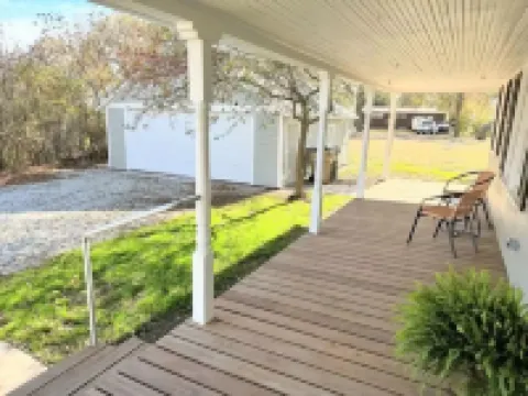 Crabapple Cottage     Your cozy temporary home