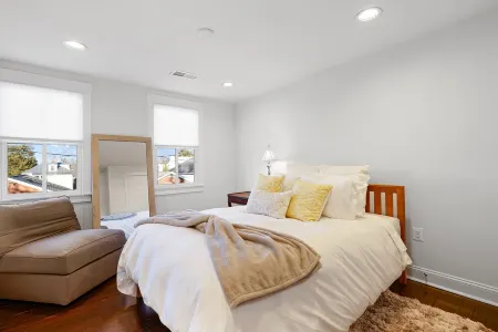 Royal Heritage Home @ Historic Leesburg