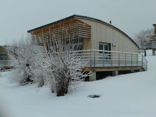 HOLIDAY VILLAGE OF LAKE MENET / FACING THE LAKE OF 14 HECTARES