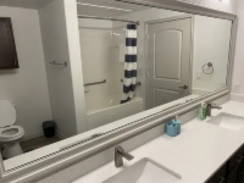 Upscale and comfy space - 1 min from stonebriar mall center in Frisco