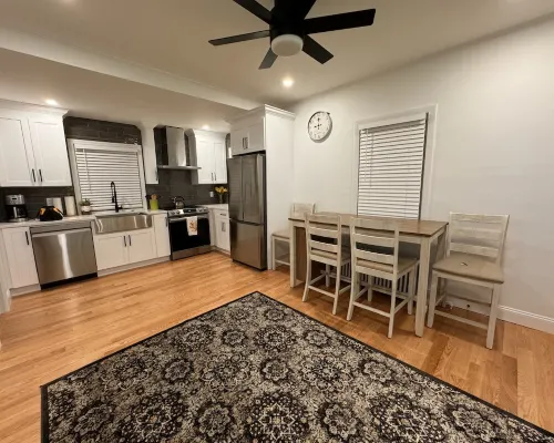 NEWLY RENOVATED STUDIO CLOSE TO DOWNTOWN IPSWICH Hotels in Ipswich