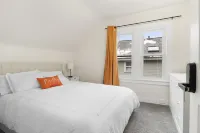 Modern 4 BR/2 Bath House near University of Rochester Hotels near Susan B. Anthony Museum & House