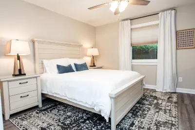 ATH  Apple - Convenient to UGA & Downtown!