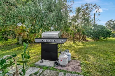 The Pool House -Private Heated Pool w Entire House ~ PETS WELCOME! Hotels near Publix Super Market at Oakhurst Plaza