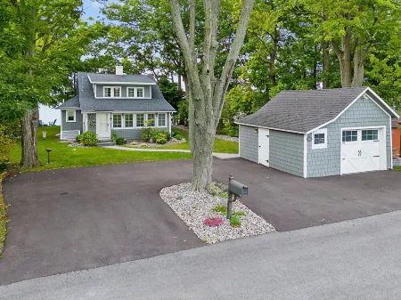Waterfront Cottage with fireplace located directly on Owasco Lake.