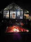 Relaxing rustic cabin on the lake 25 feet from the shore.