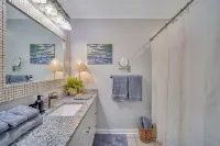 Spacious 3 bedroom townhouse - short walk to beach