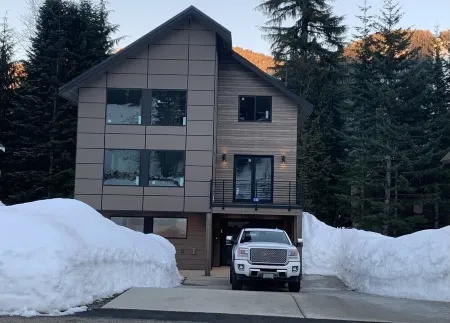 Mountain Cabin Отели в г. Сноквалми Пасс