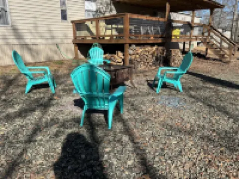 TWIN PINES Toledo Bend Camp with plenty of boat parking in quiet neighborhood