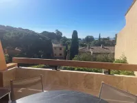 Flat for 6 people with air conditioning, St Clair Le LAVANDOU, renovated in 2023