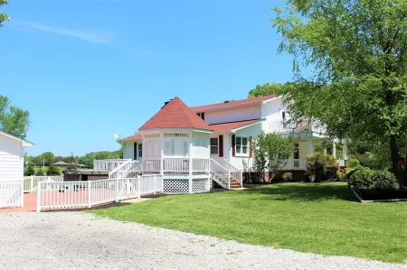 The Red Fox Inn by Cummins Falls / Baxter / Cookeville Отели в г. Бакстер