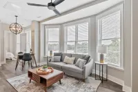 Modern condo - DT Fuquay - Free Parking - walk to restaurants, coffee, breweries