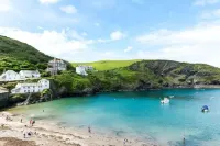 Bosuns Locker - A perfect holiday home in Port Isaac, sleeps 4+dogs Hotels near The White Cottage