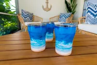 Spacious home minutes from the beach! Hotels in Naples Park