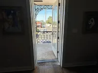 3-bedroom apartment in welcoming Crowley with AC, WiFi Hotels in Crowley