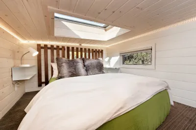 Modern Tiny Home w/ Grill, 25 Min. To Skiing, 3 Min. to Shops and Restaurants!
