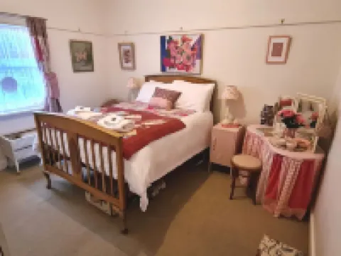 Yea Fig Tree House. Three bedroom plus study comfortable family home. Hotels in Yea