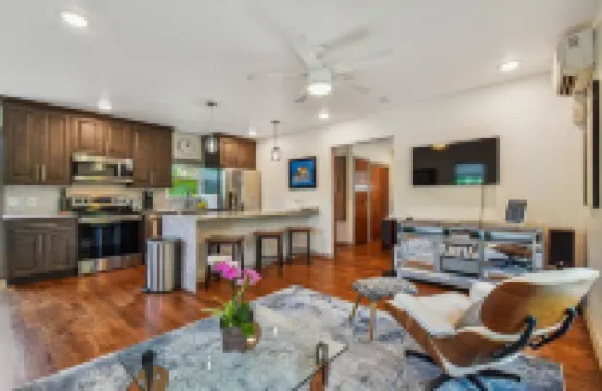 Modern Pool House Oasis