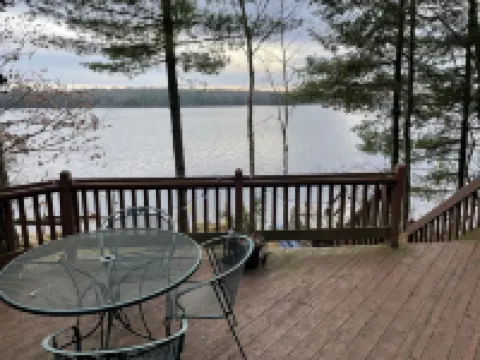 Lakefront Hemlock house on 3 acres, 5-Bdrm retreat on private lake, near casino