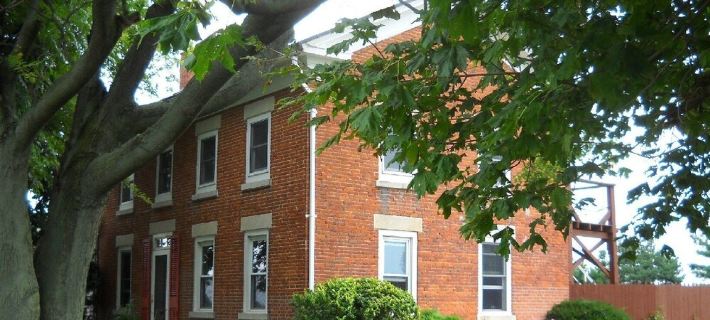 Cabin rental near Cedar Point, Lake Erie, with Hot Tub, Campfire Pit, Gas Grill Hotels in Sandusky County