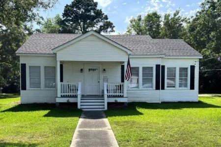 Modern Cottage in Downtown Benton