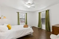 || McKinney Manor || Cottage in Historic Downtown McKinney