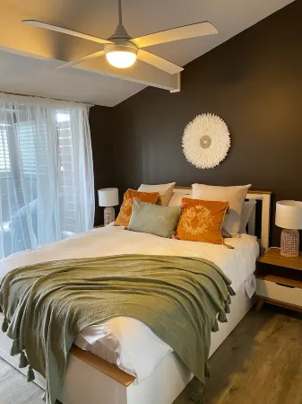 Tranquil Seaside Haven Отели в г. Форрестерс Бич