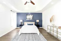 Hip & Cozy Getaway - 5 mins to DT Lawrenceville!