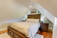 Elegant Middleburg Manor with 3 Bedrooms 2 Baths