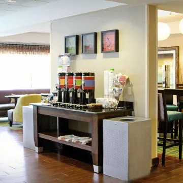 Hampton Inn Tampa-Airport/Rocky Point Отели рядом с достопримечательностью «Поле для гольфа Rocky Point Golf»