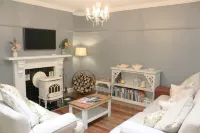 Large Cottage - Heart of Olinda - Old Police station
