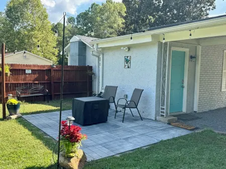 Quaint Studio in the heart of Rock Hill, SC - Near I-77 and sport complexes Отели в г. York County