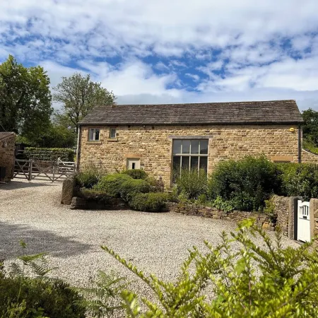 Charming Barn in Hope Valley - The Heart of the Peak District. Sleeps 7
