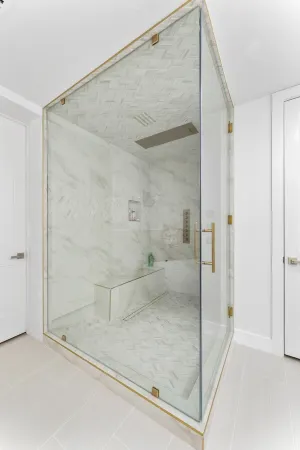 Luxury retreat in prime location close to entertainment, restaurants & shopping