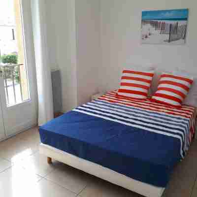 3mn walk from the beach, VILLA 5 bdrms in private residence between SEA and POND Rooms