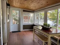 Indian Lake Treehouse Waterfront Cottage Hotels in Stokes Township