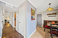 Let D's Cozy Cottage Provide a Comfortable Stay! Hotels in Big Spring