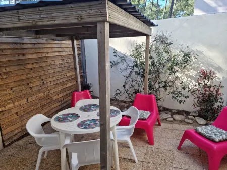 House with sea view, 20 steps from the beach