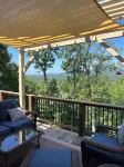 Great Location, Beautiful Mountain and Sunset Views, Hot Tub and Shuffleboard.
