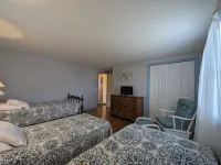 2 Bedroom, 2 Bath, 1100 sqft, sun porch, eat in kitchen, Washer/Dryer, Gas Grill