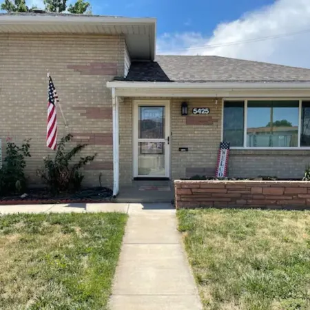 Near Olde Town Arvada - Golden - Red Rocks - Pet Friendly