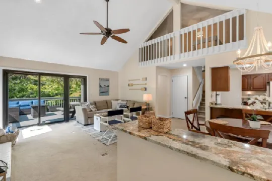 Keowee Key Townhouse- Lake, great deck, outdoor firetable & CLEMSON FOOTBALL!