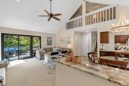 Keowee Key Townhouse- Lake, great deck, outdoor firetable & CLEMSON FOOTBALL! Отели в г. Окони Каунти