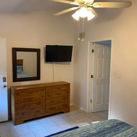 Top Floor, One Bedroom Condo on the Lake! Perfect for a Couples Weekend.