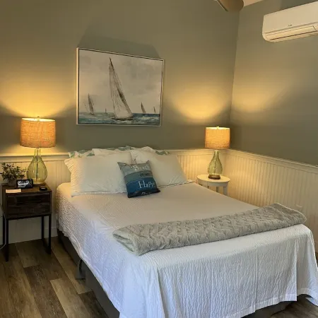 Waterfront Condo 1BR/1BA overlooking Ogunquit Beach very close to beach and town