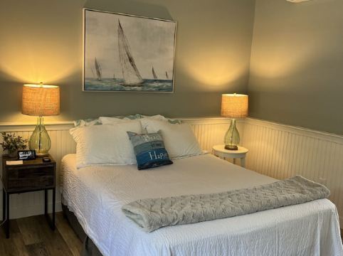 Waterfront Condo 1BR/1BA overlooking Ogunquit Beach very close to beach and town