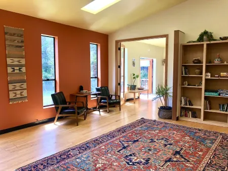 Close to Hiking, Beaches, Mendocino, Fort Bragg- Pets ok with Pet Fee Отели рядом с достопримечательностью «Mendocino Grove»